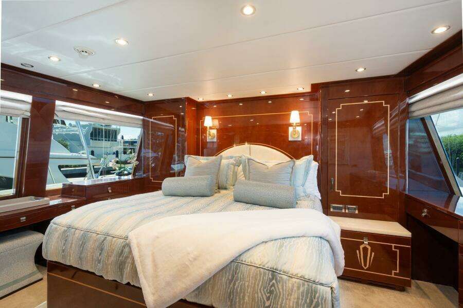 Hargrave 94 Sky Lounge Interior