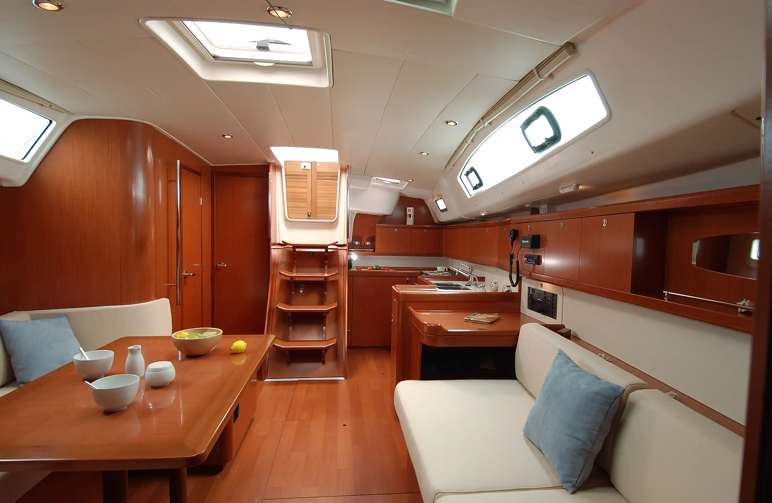 Innenbereich der Beneteau Oceanis 43