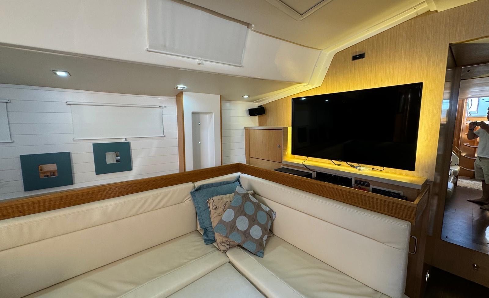 Interni del Bavaria Yachts Cruiser 55