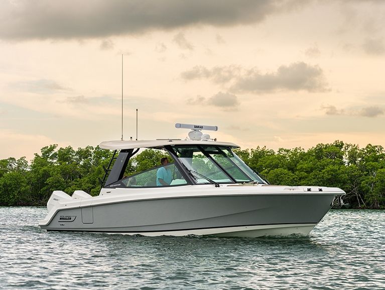 Boston Whaler 330 Vantage