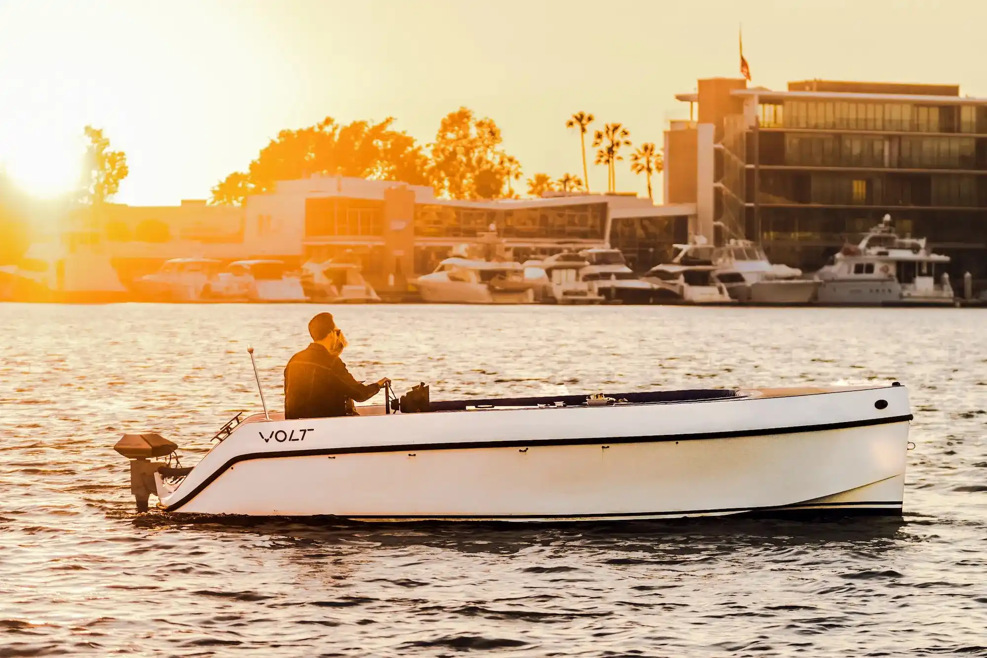 Vision Marine Volt 180
