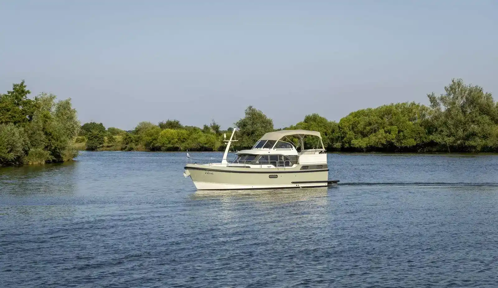 Esterni del Linssen 30 SL AC