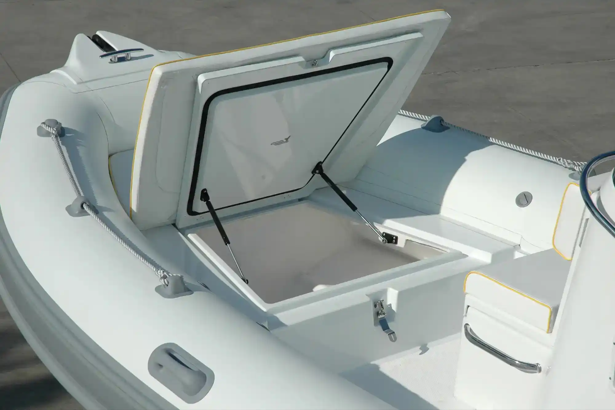 MV Marine MV 500 Interior