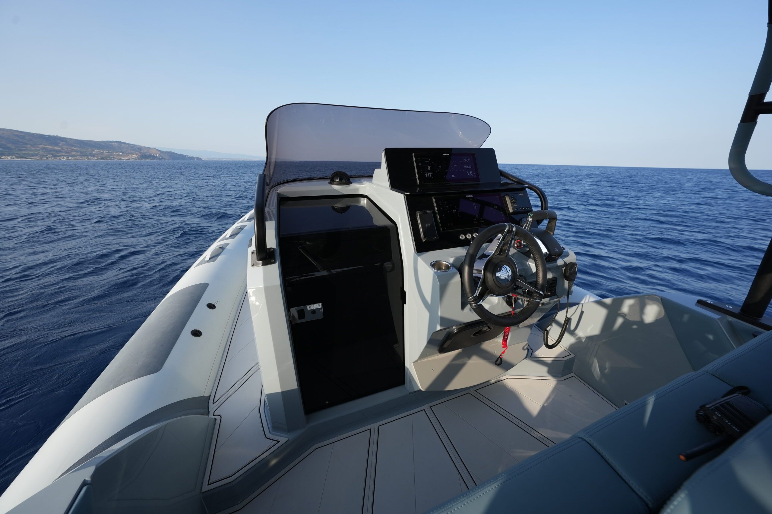 Ranieri International Cayman 33 Executive Interior