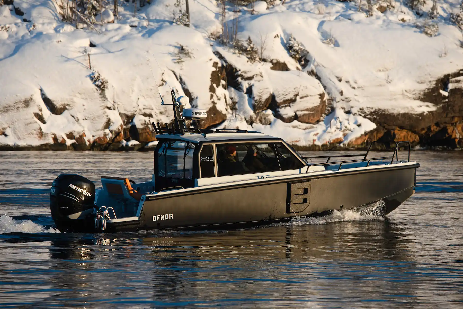 XO Boats DFNDR 8
