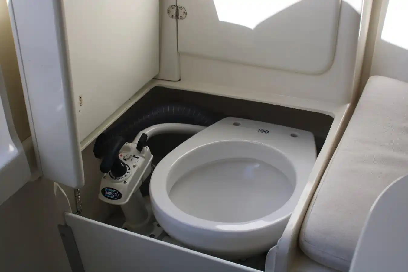 Cranchi Cramar Rabbit 747 Interior