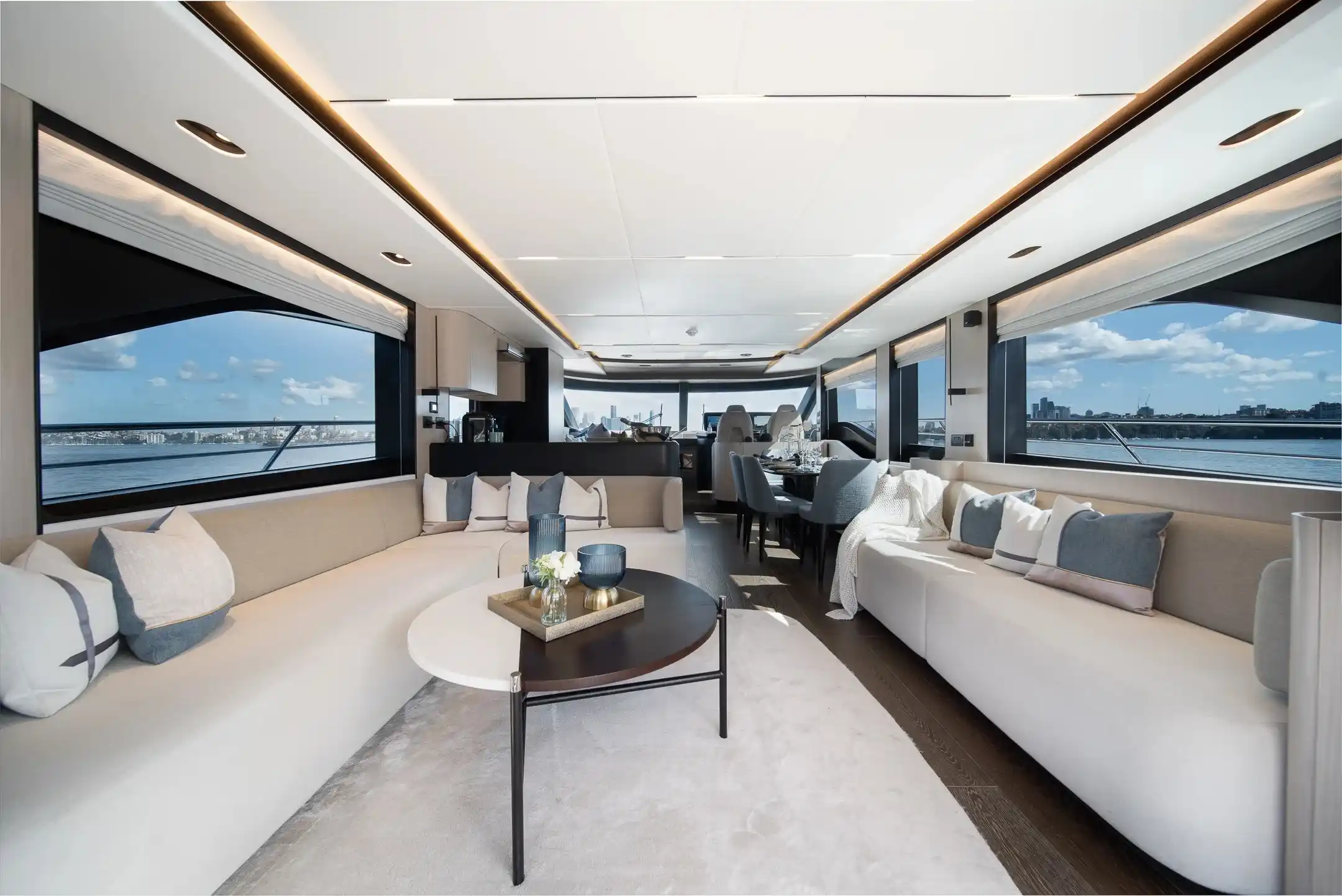 Majesty Yachts 72 Interior
