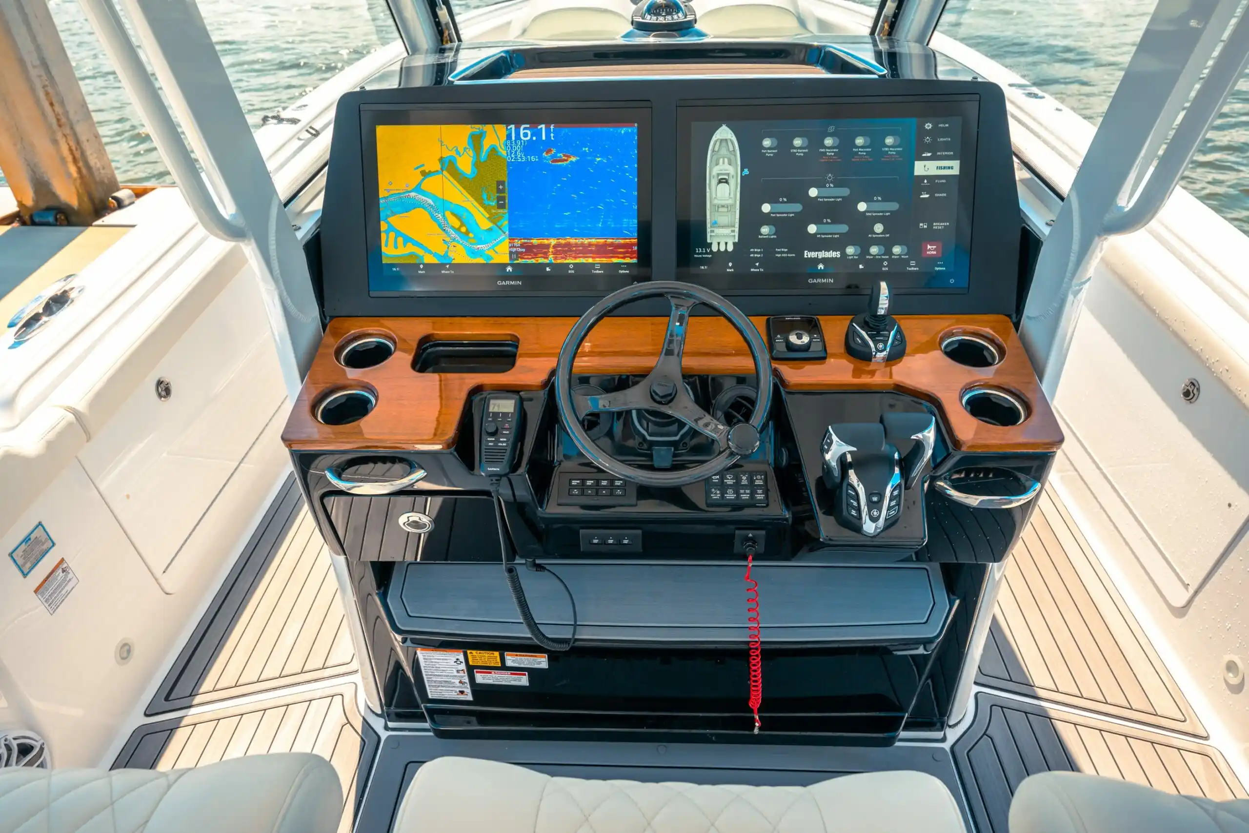 Everglades Boats 375CC Interior