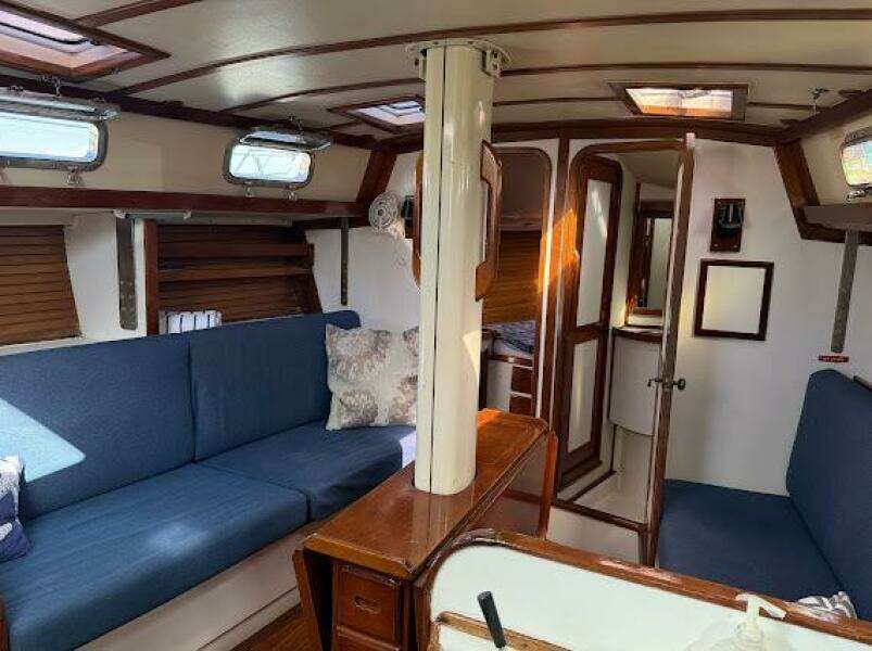 Catalina Yachts Morgan 44 Interior
