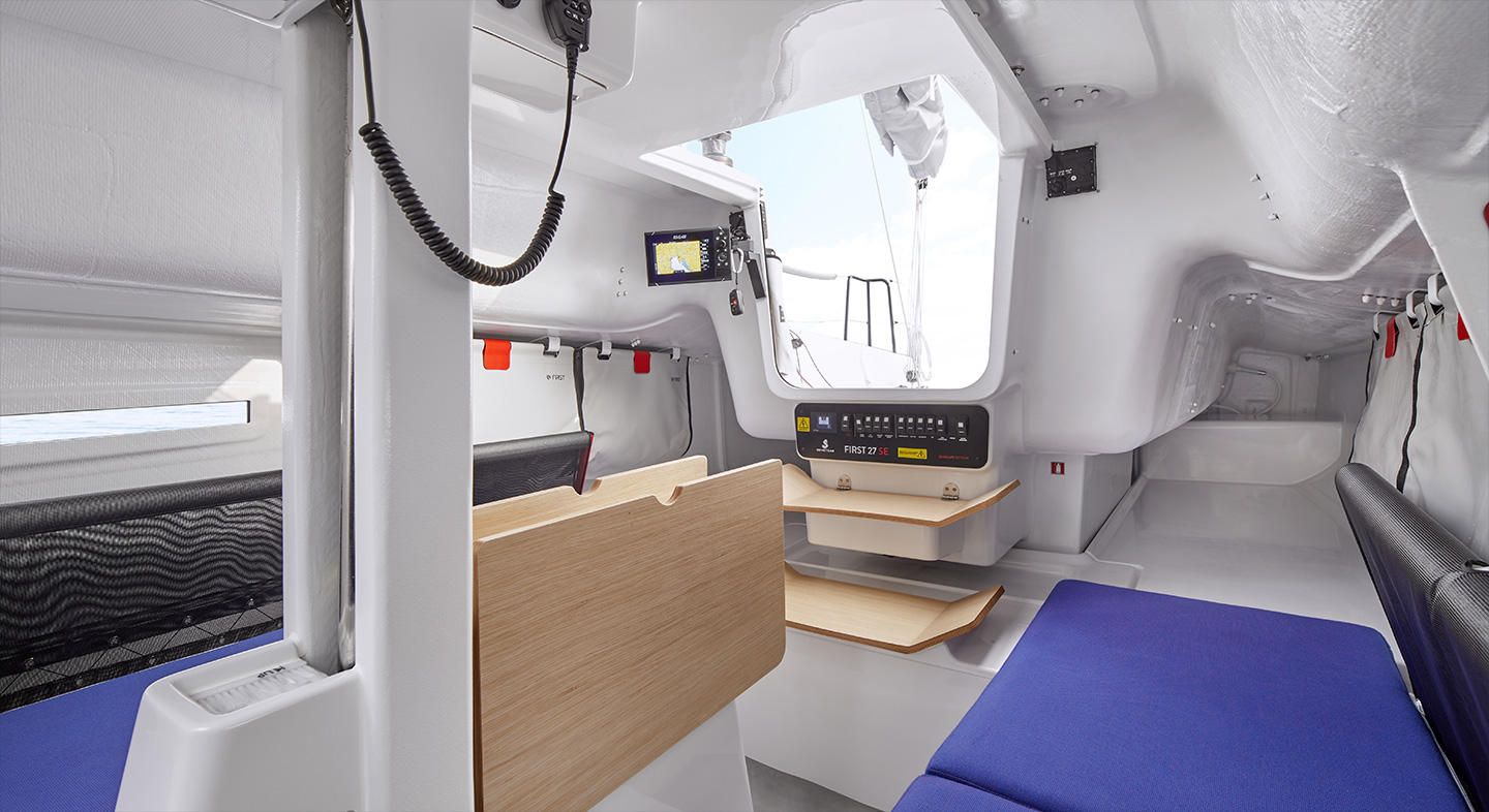 Interni del Beneteau First 27 SE
