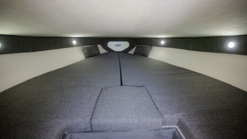 Velocity 230 SC Interior