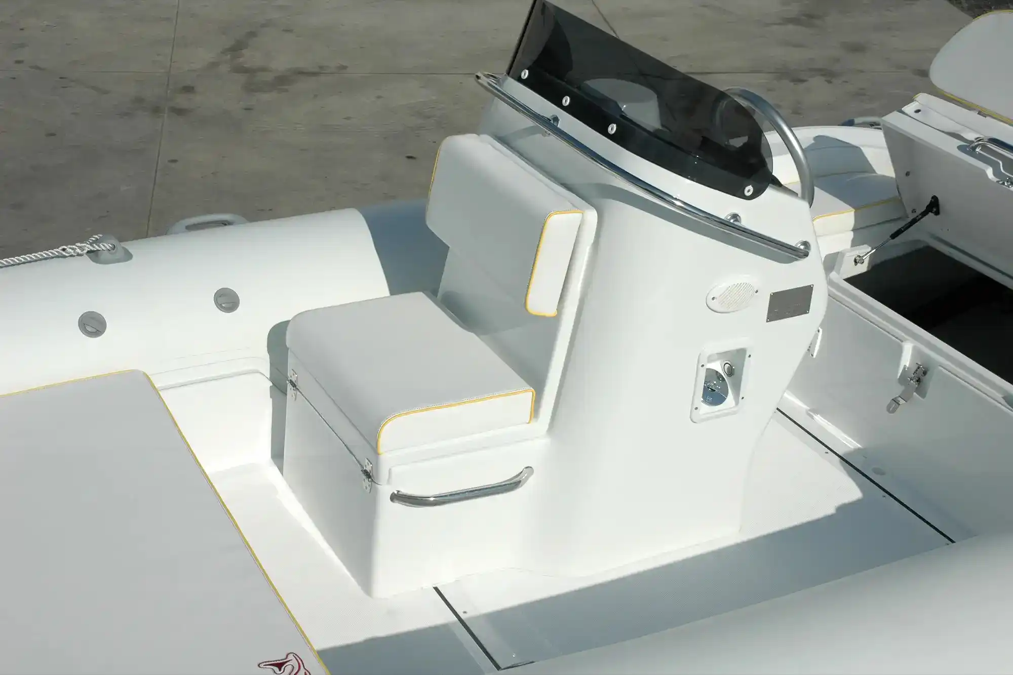 MV Marine MV 500 Interior