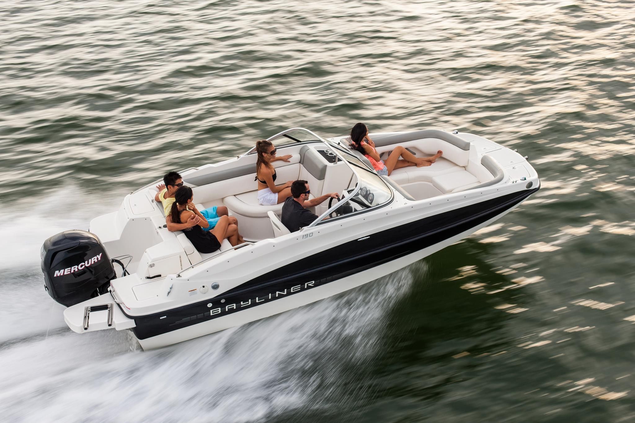 Bayliner 190 Deck Boat Exterior