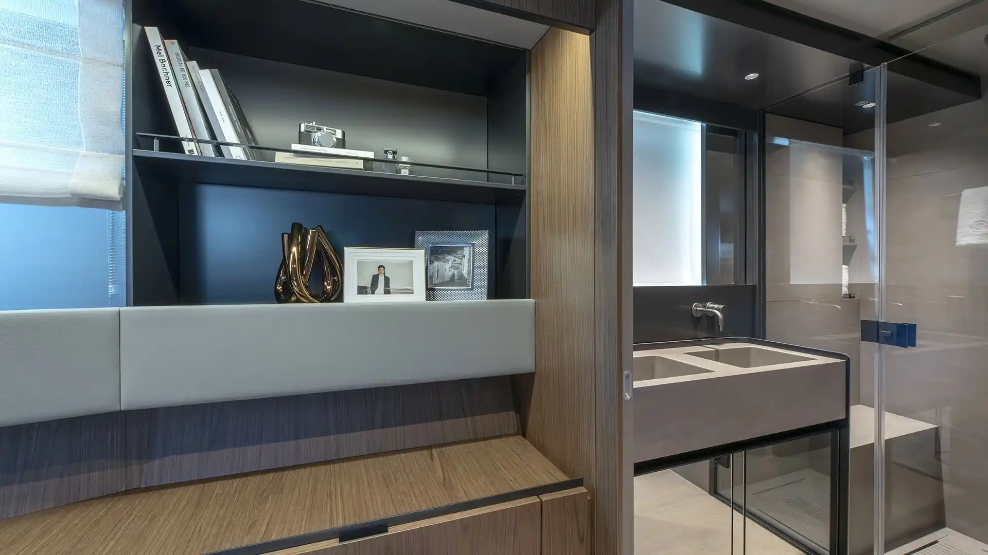 BLUEGAME BG74 Interior
