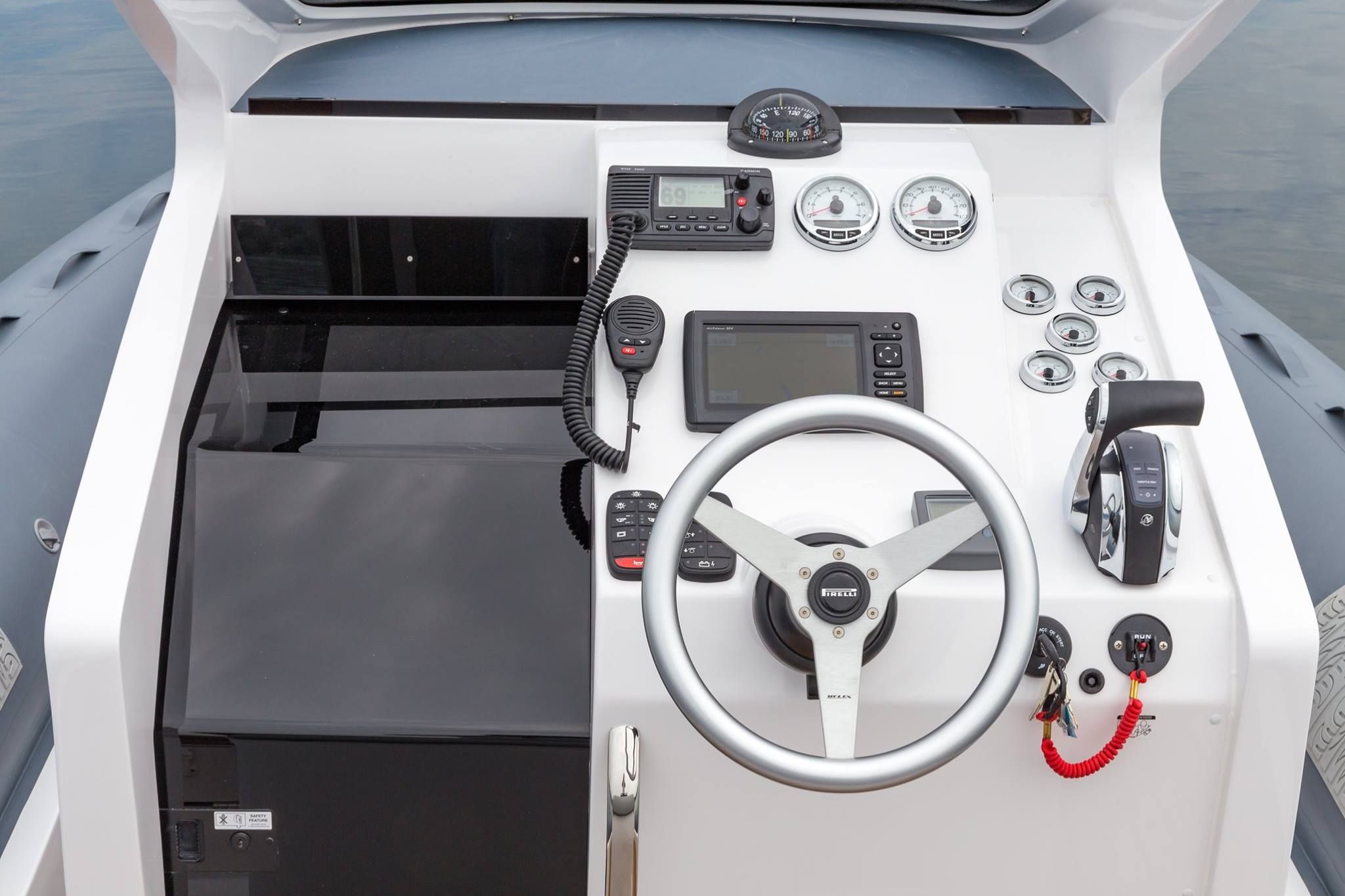 Pirelli Speedboats 880 L Interior