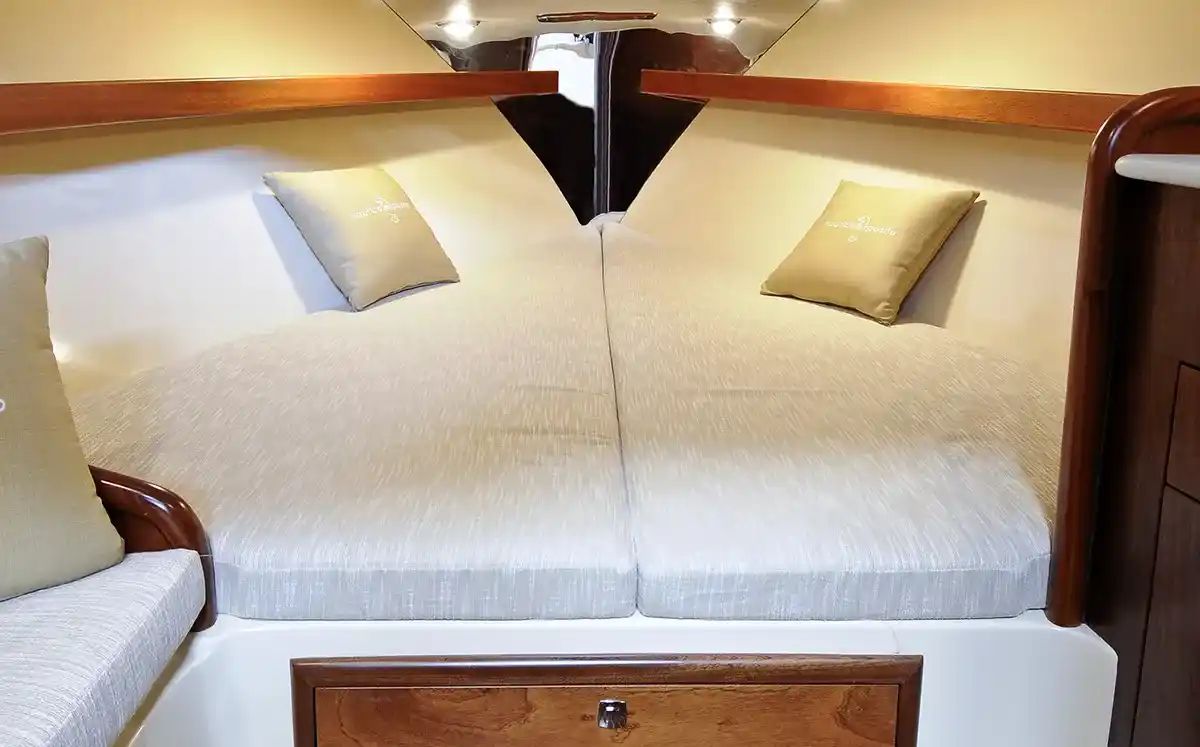 Interior del Nautica Esposito Positiano Sport 28