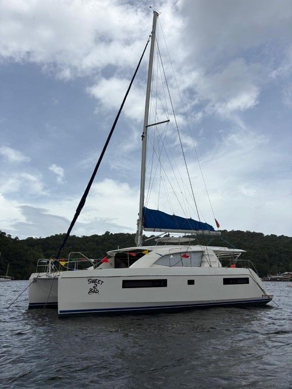 Leopard Catamarans 404