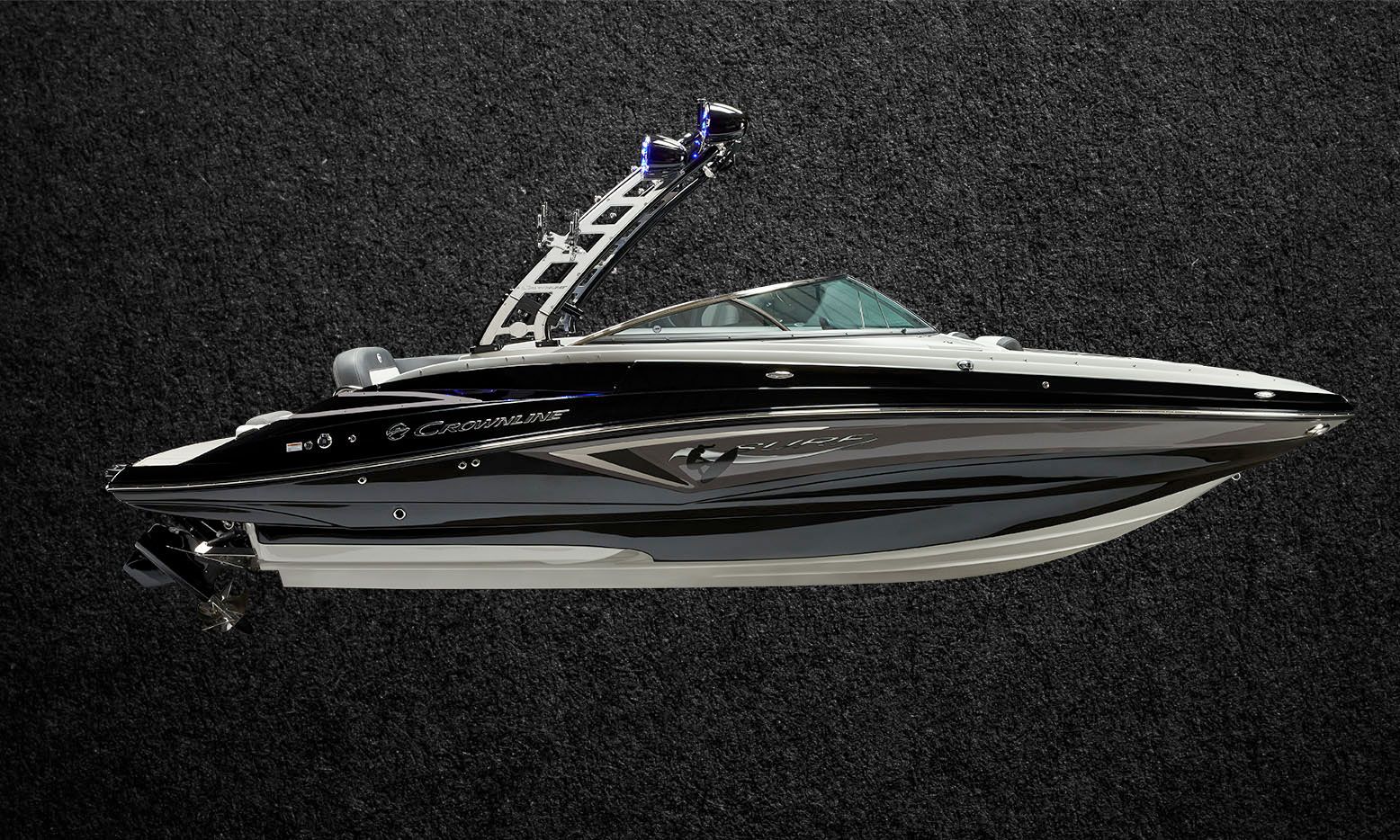 Exterieur van de Crownline E255 Surf