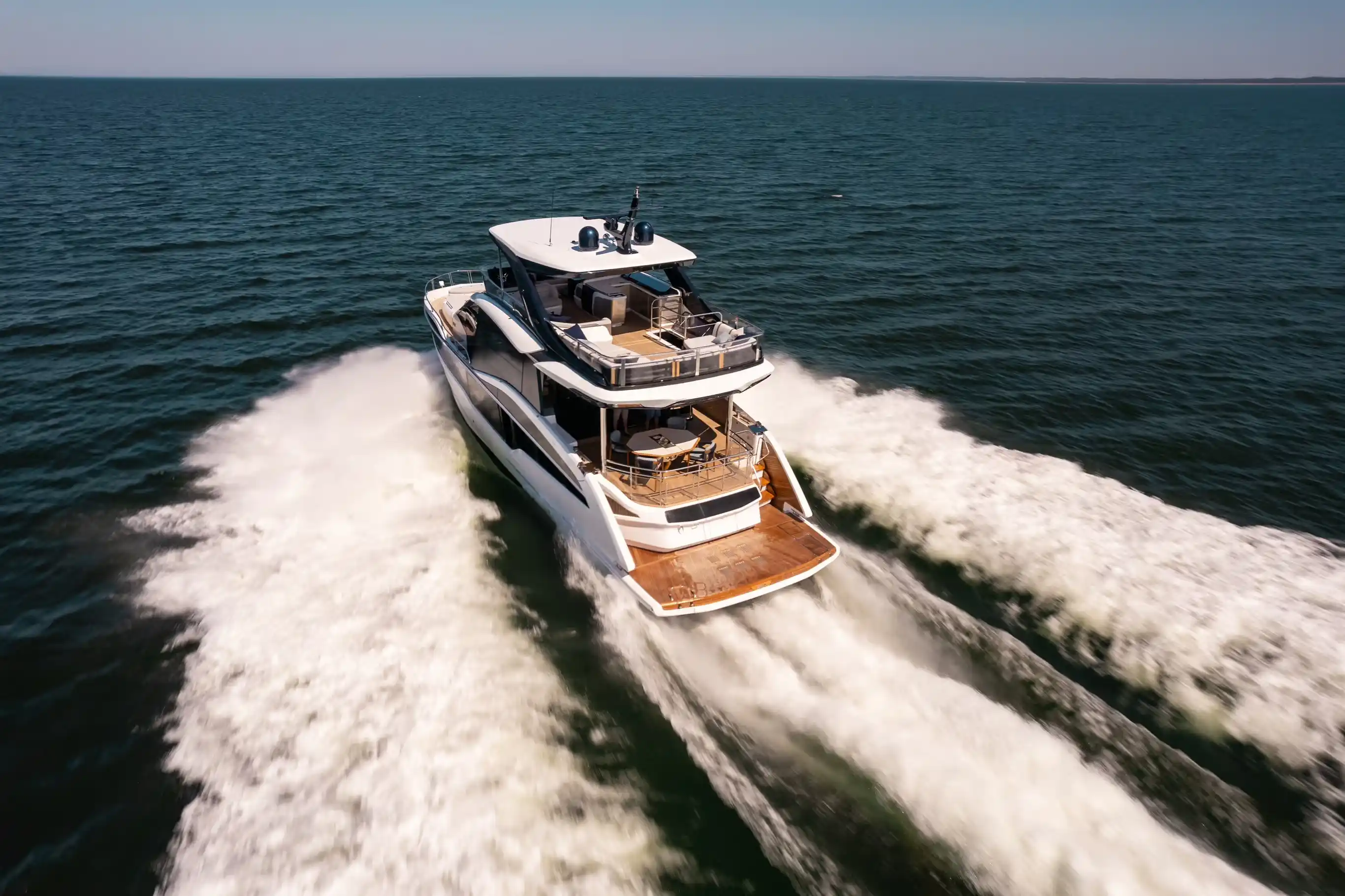 Extérieur du Galeon Yachts 620 Fly