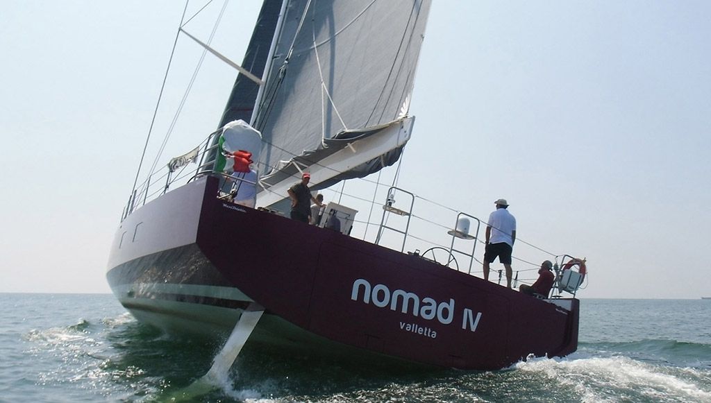 Maxi Dolphin MD100 Nomad IV Exterior