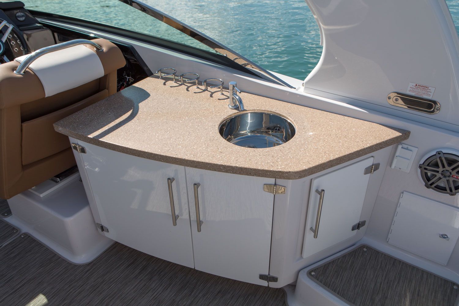 Four Winns Horizon 290 Interior