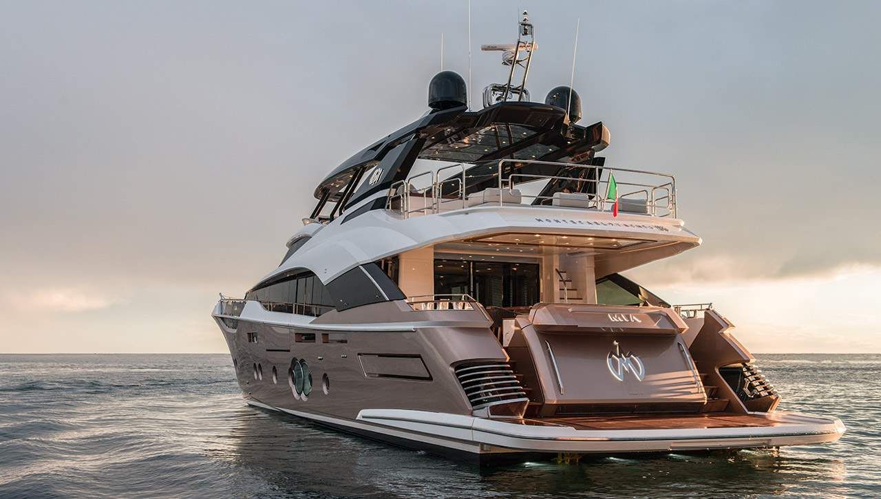 Außenbereich der Monte Carlo Yachts MCY 96
