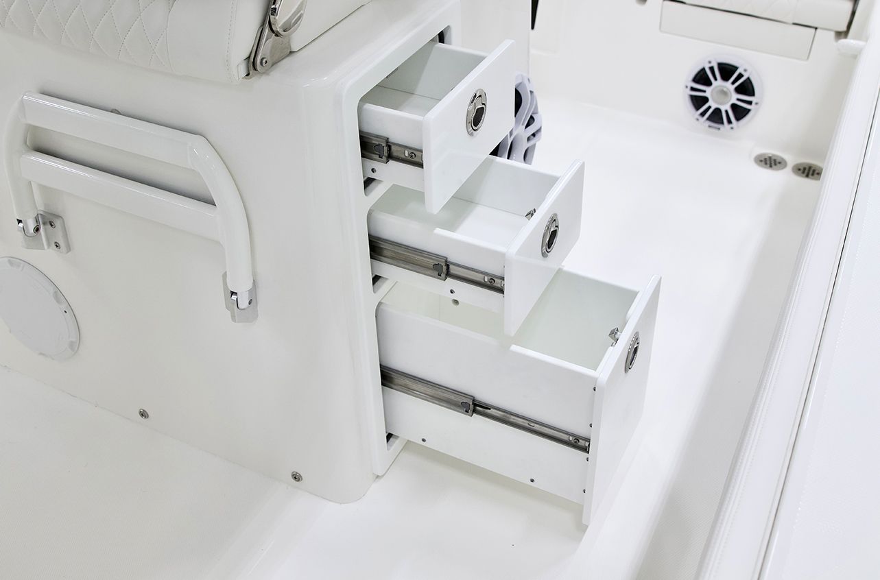 Regulator 30XO Interior