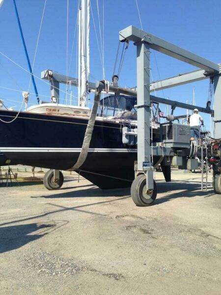 Endeavour 42 CC Exterior