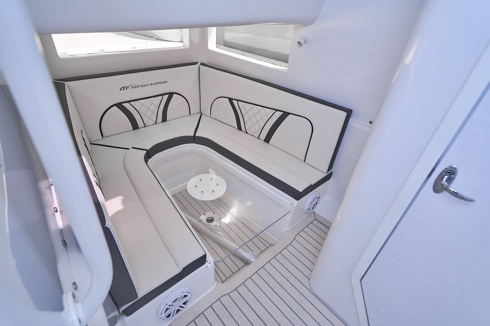 Interni del Midnight Express Boats 43' Open