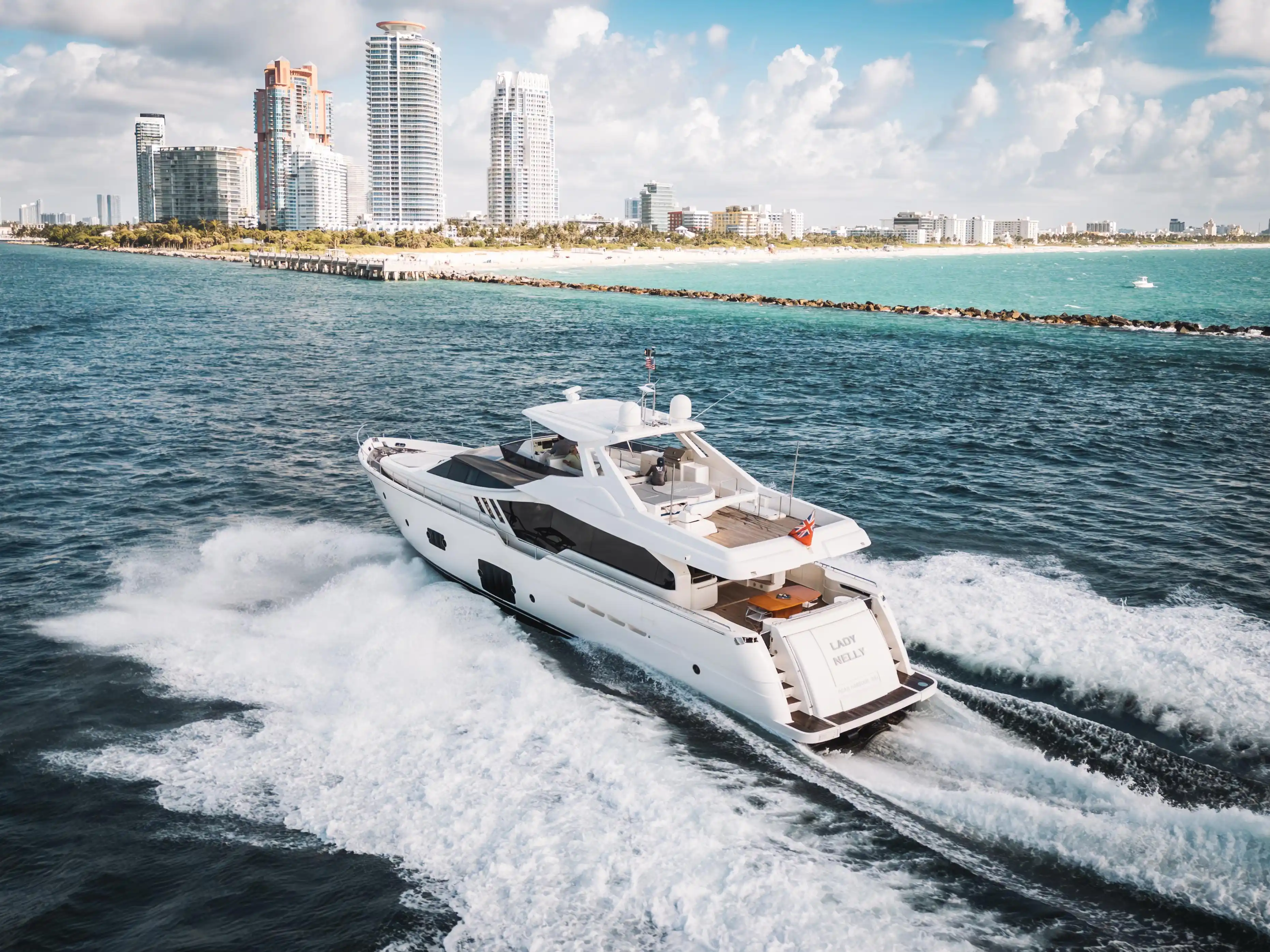 Ferretti Yachts 870 Exterior