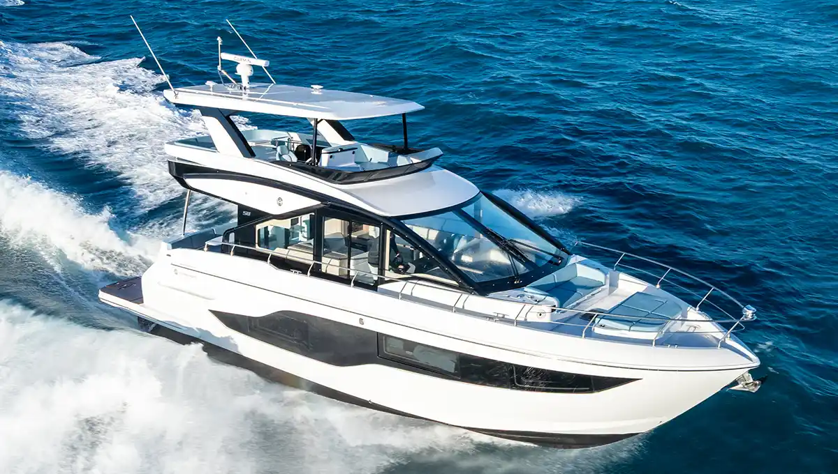 Cruisers Yachts 50 FLY