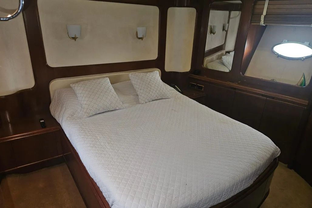 Interni del Astondoa 72 GLX