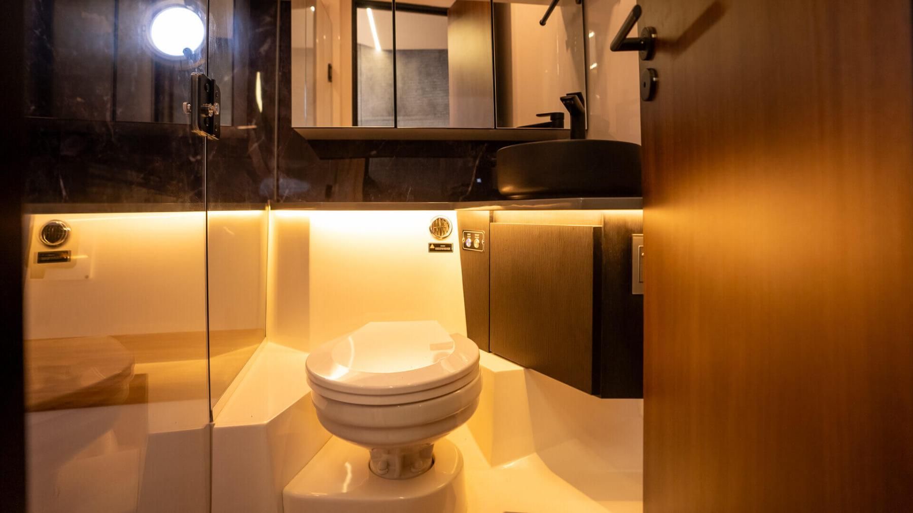 Hanover Yachts 447 Interior