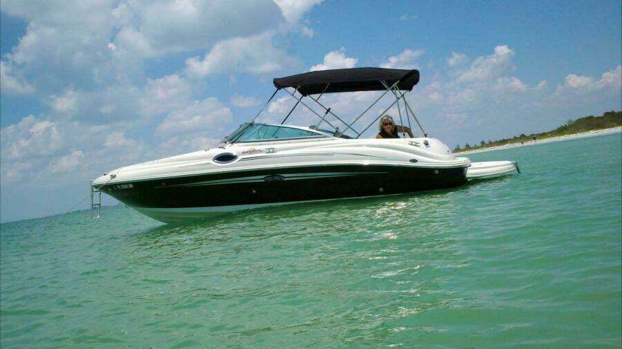 Sea Ray 240 Sundeck