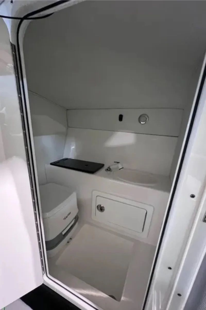 Velocity 40 Raptor Interior