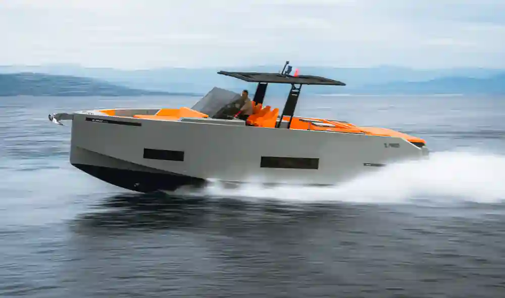 De Antonio Yachts D42 Open