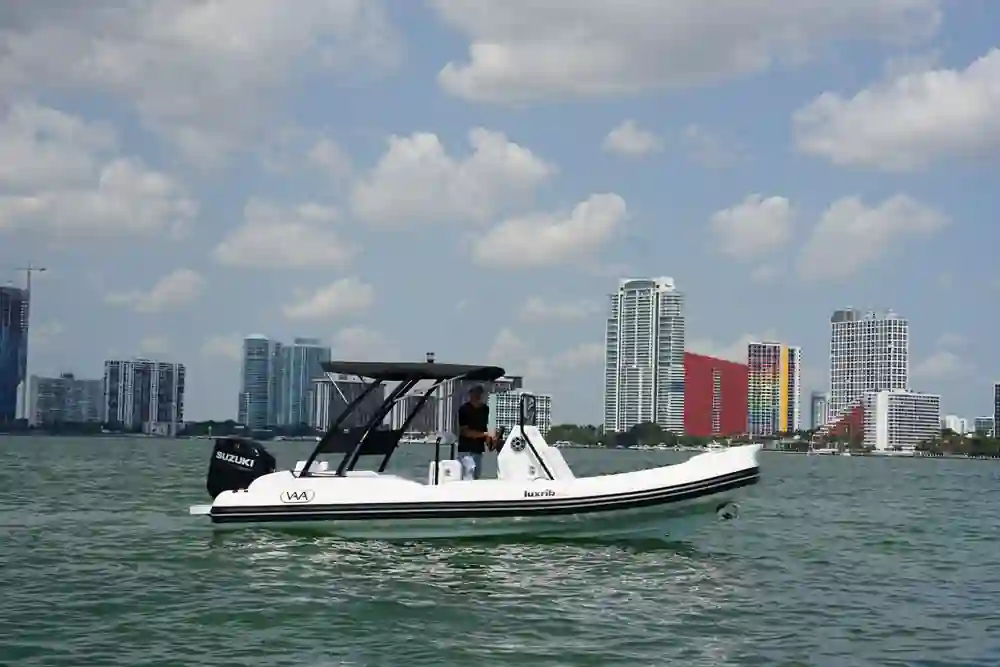 Aqvaboats Luxurib 22