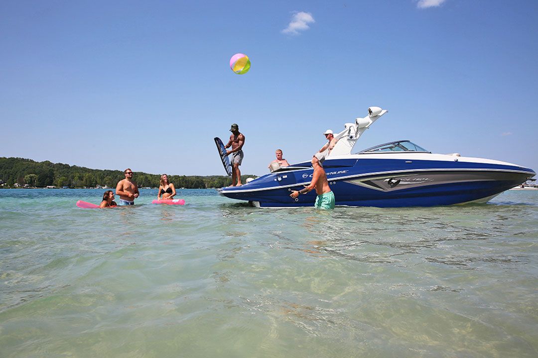 Crownline E275 Surf