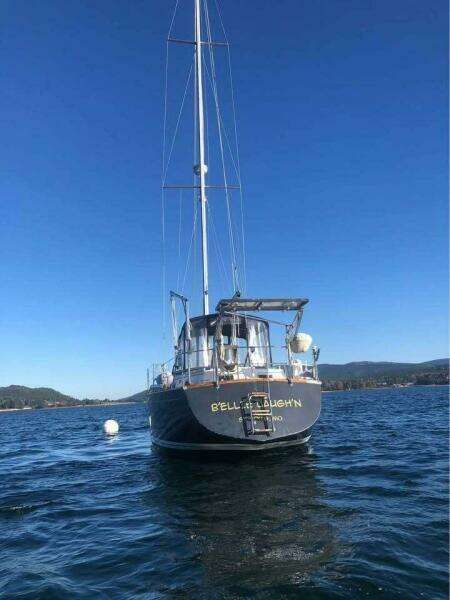 Endeavour 42 CC Exterior