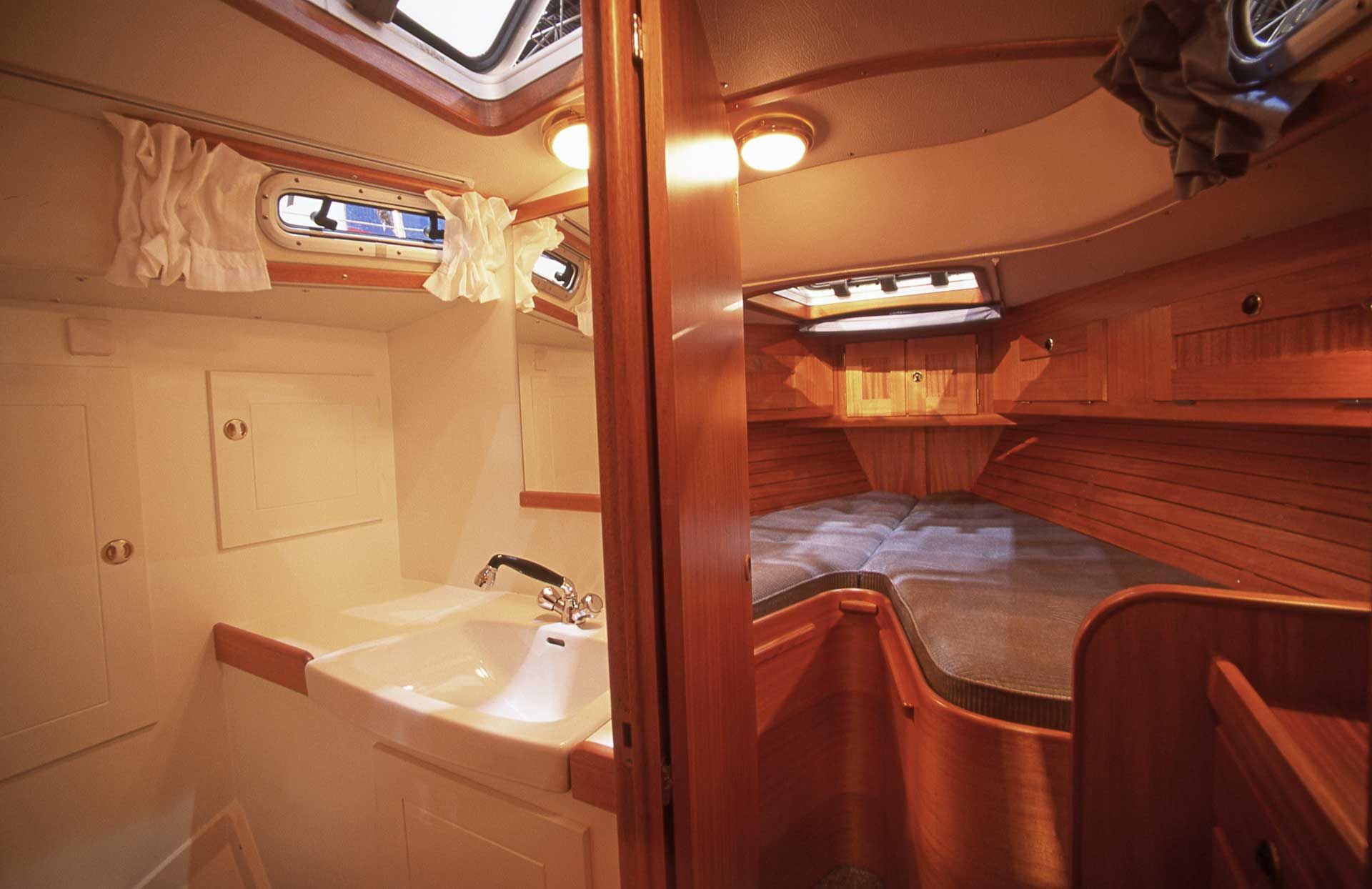 Hallberg-Rassy 36 Interior