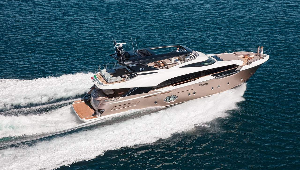 Außenbereich der Monte Carlo Yachts MCY 96