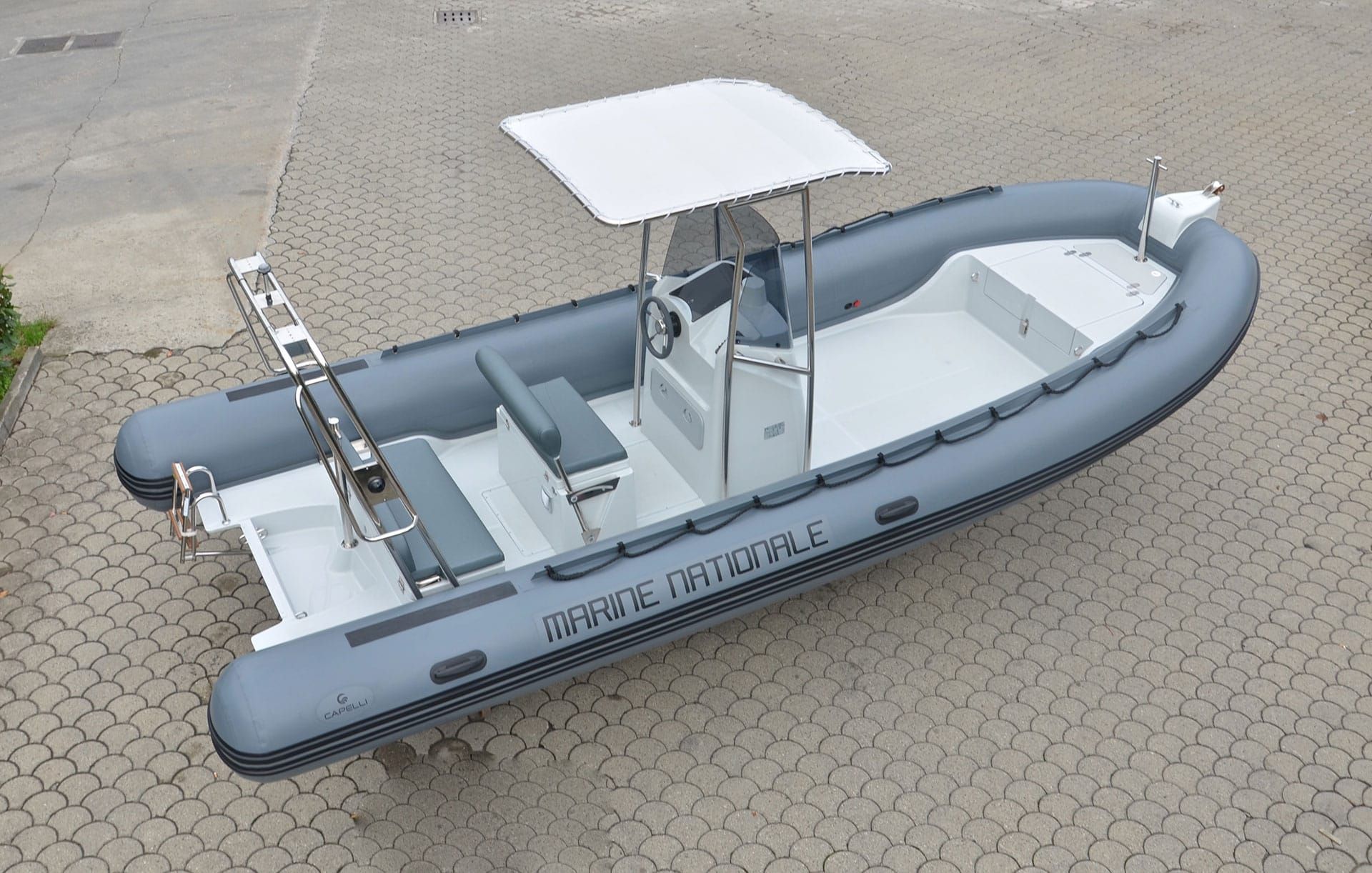 Cantieri Capelli Tempest 700 Work Interior