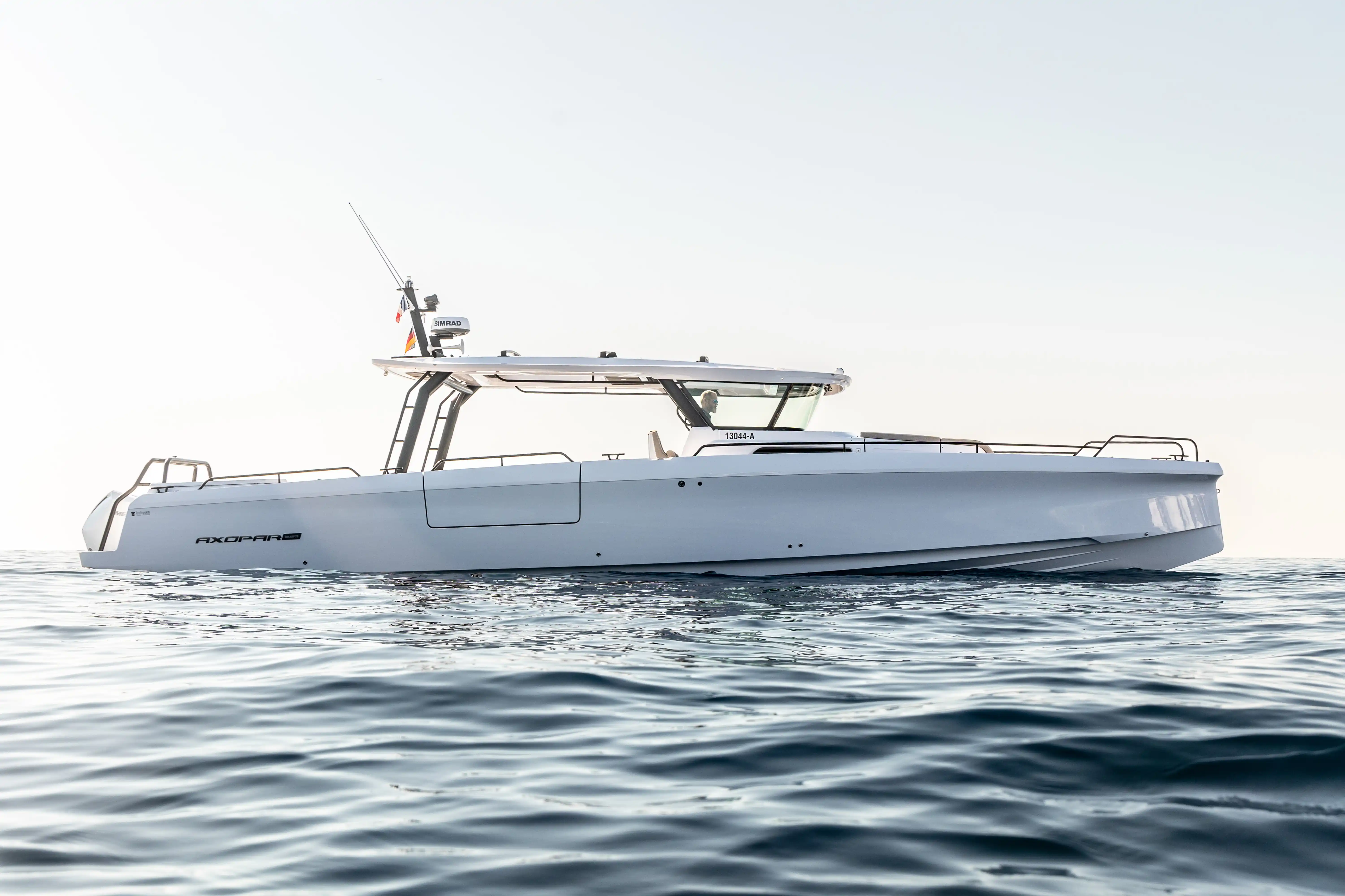 Axopar 45 Cross Top Exterior