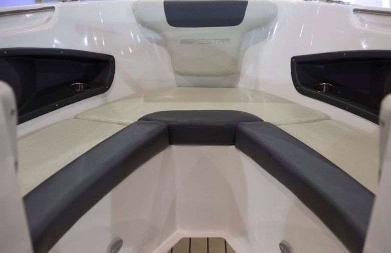 Interni del Mestra Boats M222