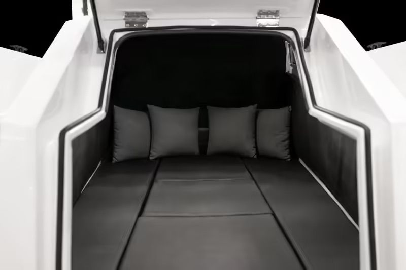 Iron 907 Interior