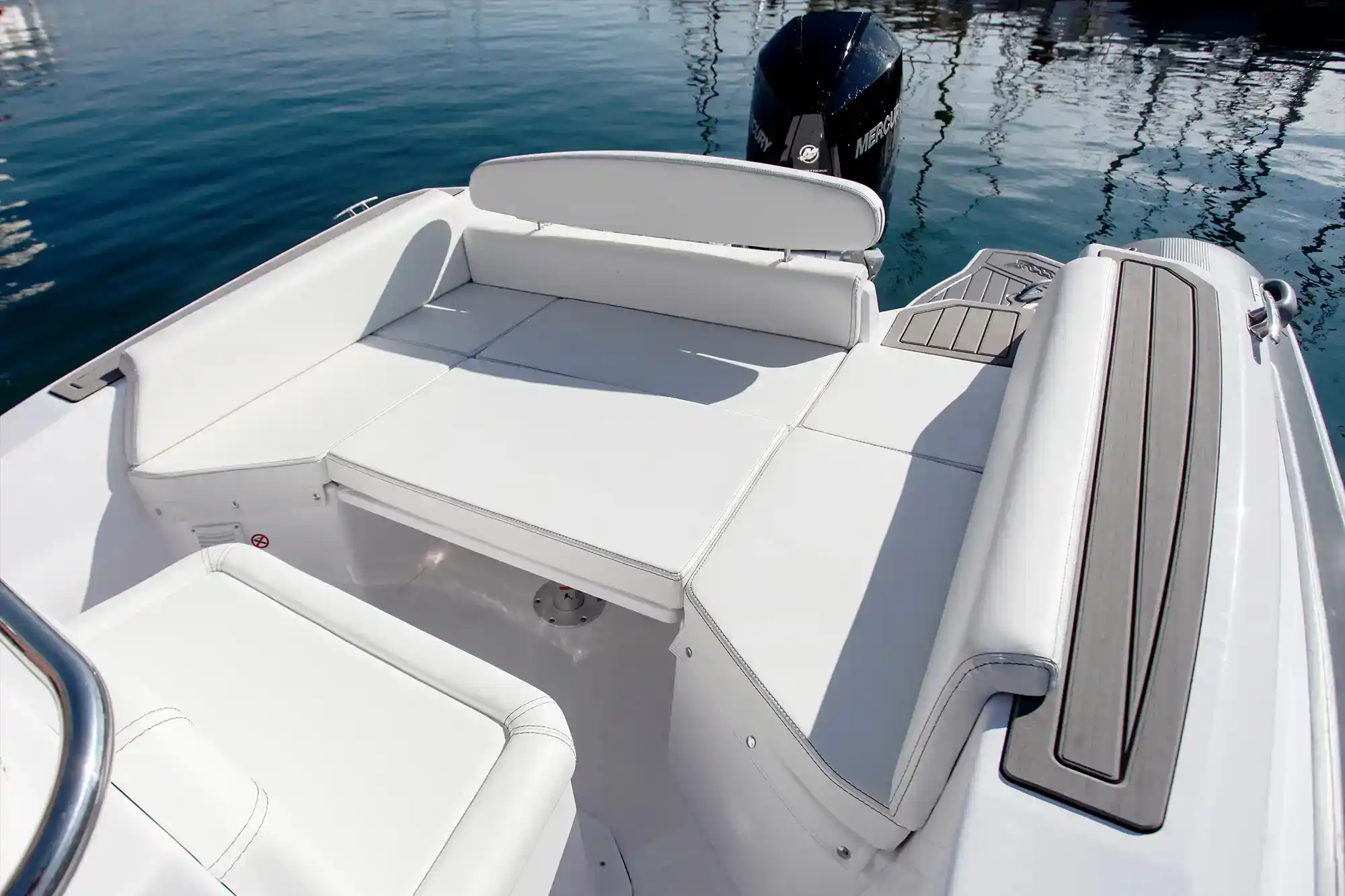 MV Marine MV 27GT Interior