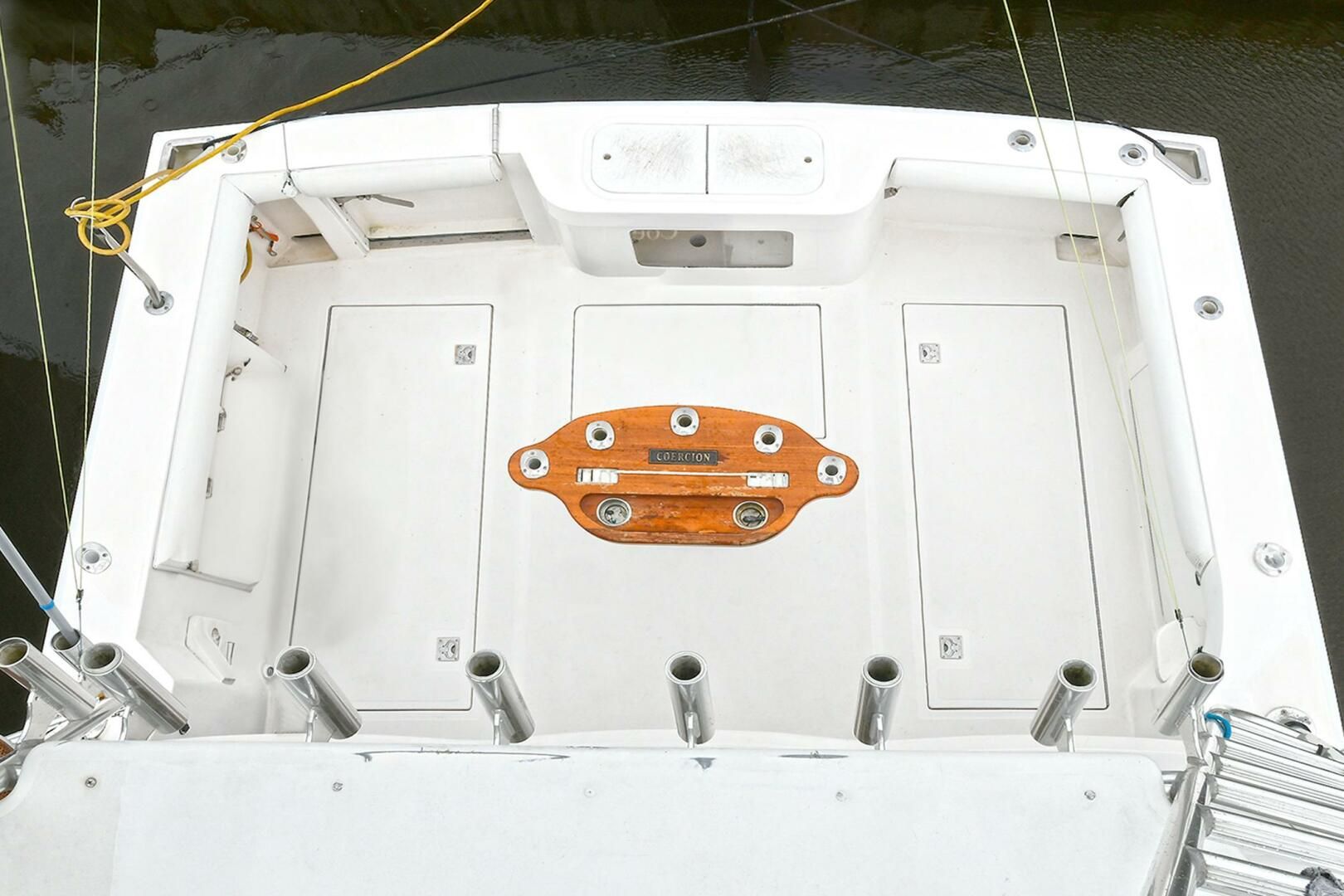 CABO 35 Express Exterior