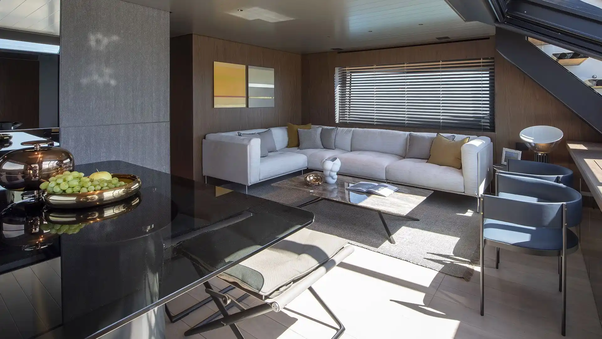 BLUEGAME BG74 Interior