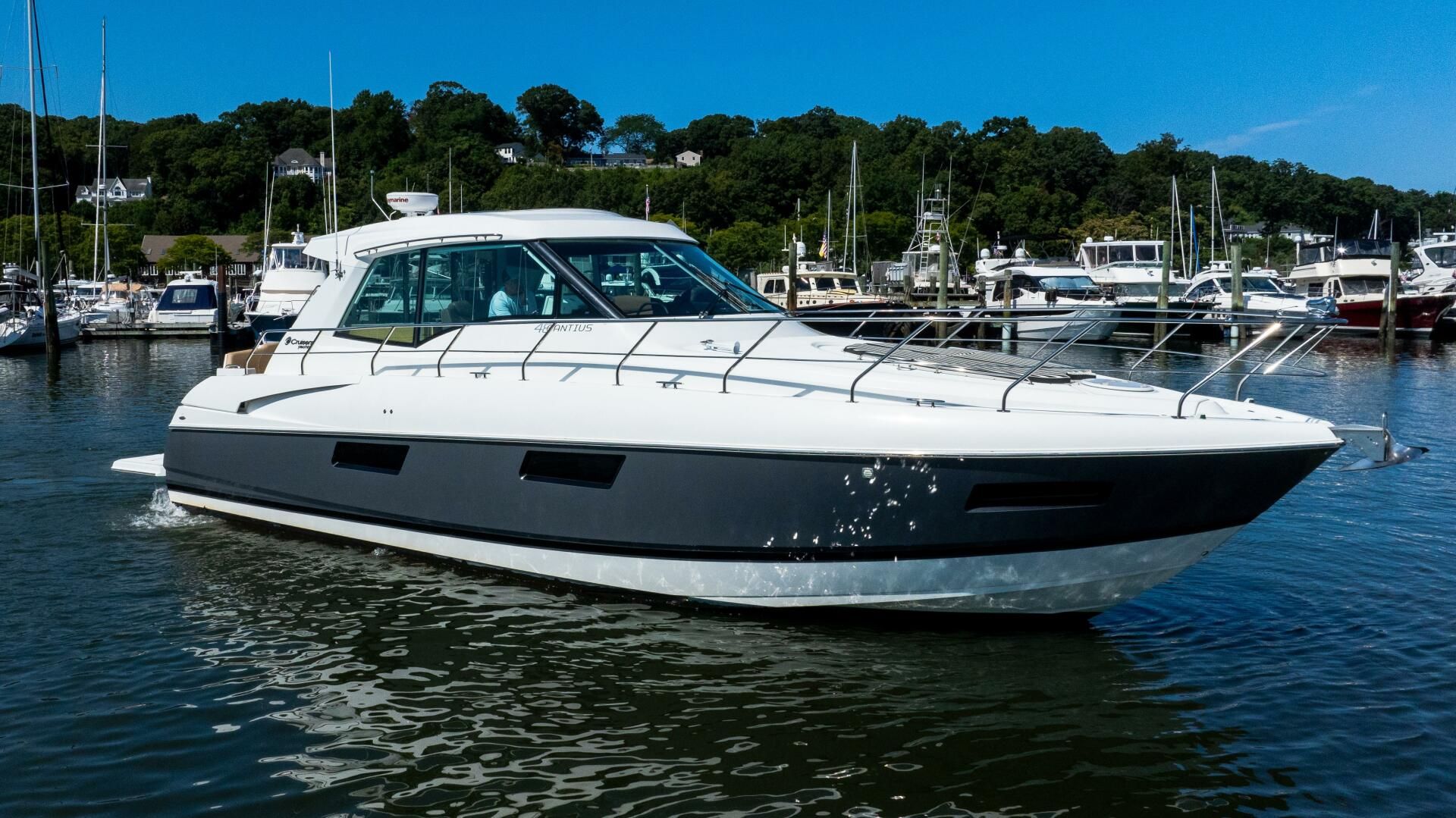 Cruisers Yachts 48 Cantius photo