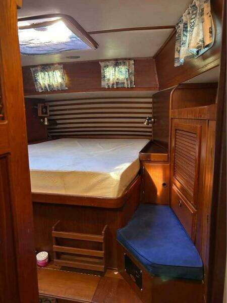 Endeavour 42 CC Interior